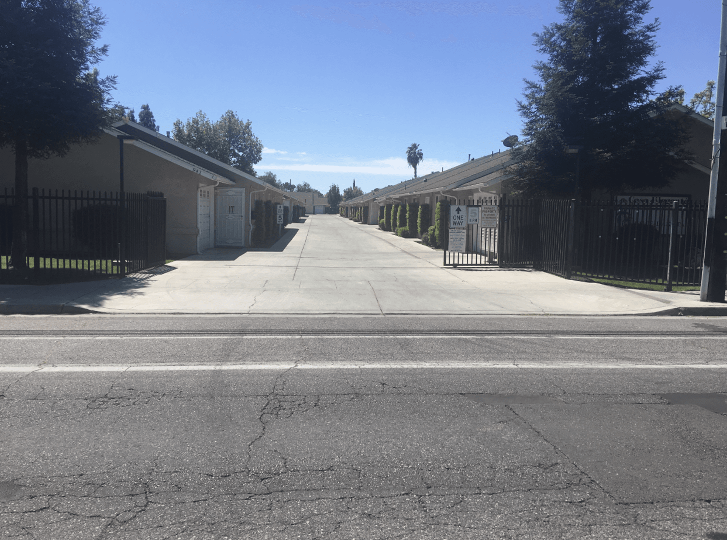 FRESNO Apartment: 941 W DAKOTA AVE