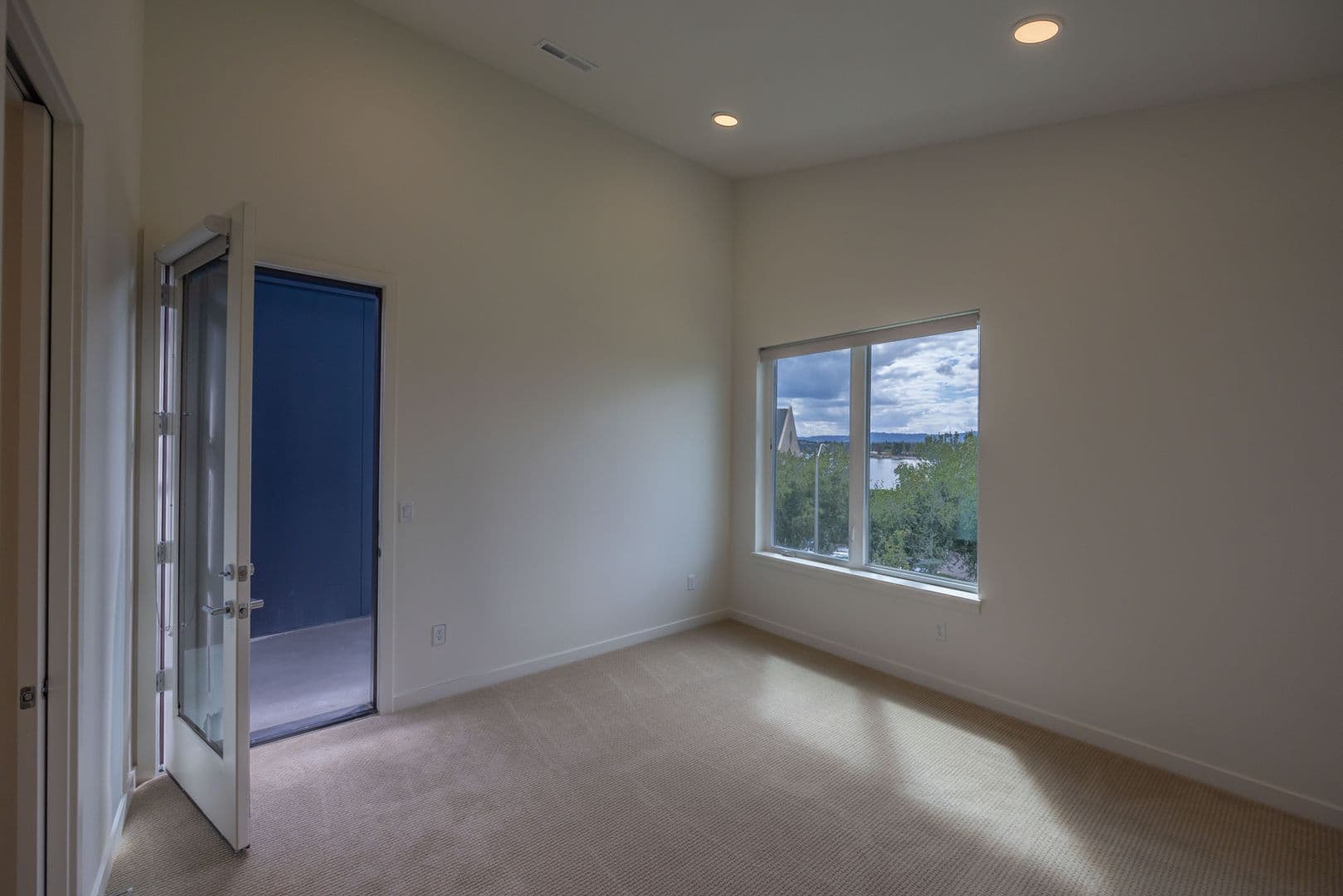Vancouver Townhome: 1716 SE Columbia River Dr.