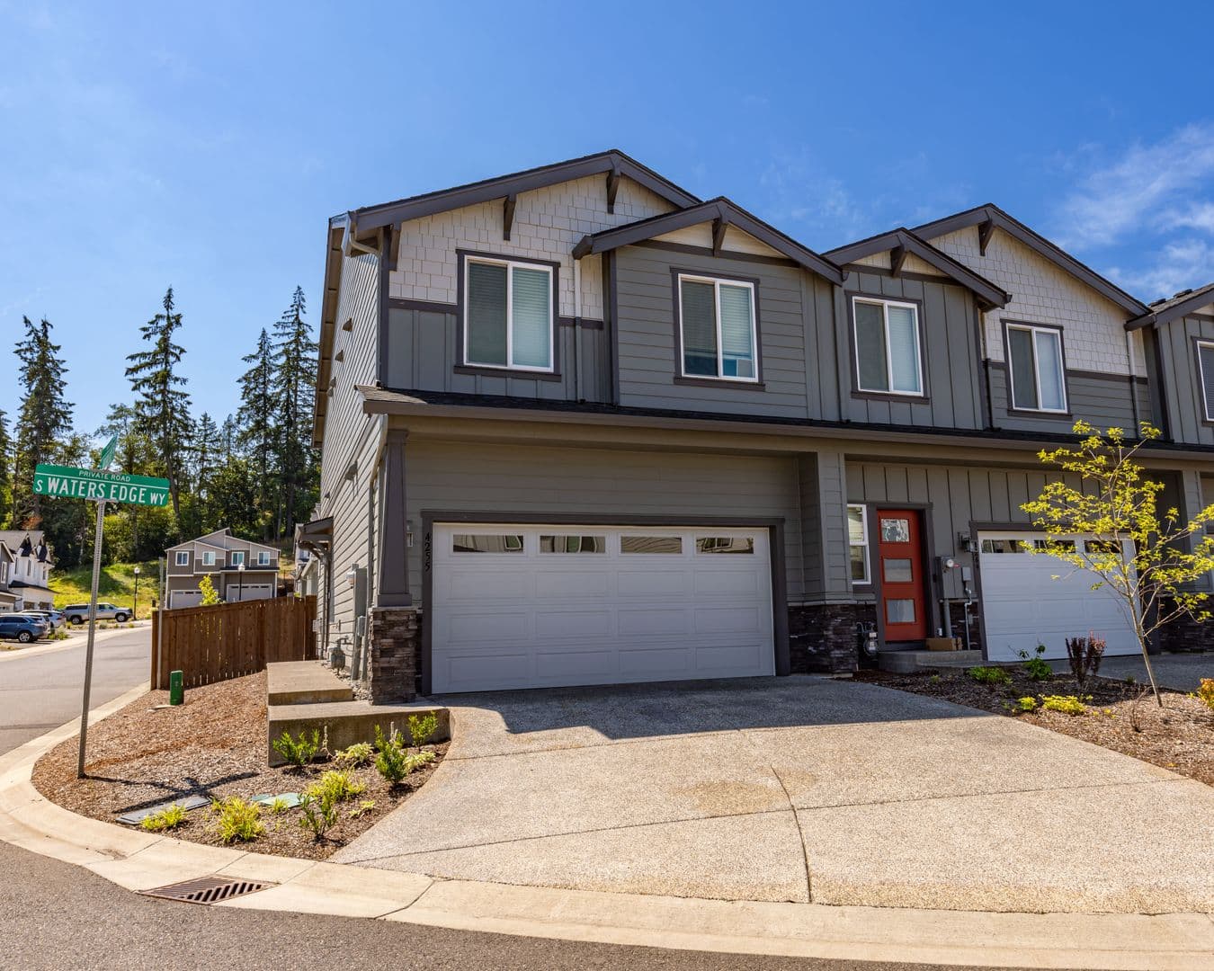 Ridgefield Townhome: 4255 S. Waters Edge Way
