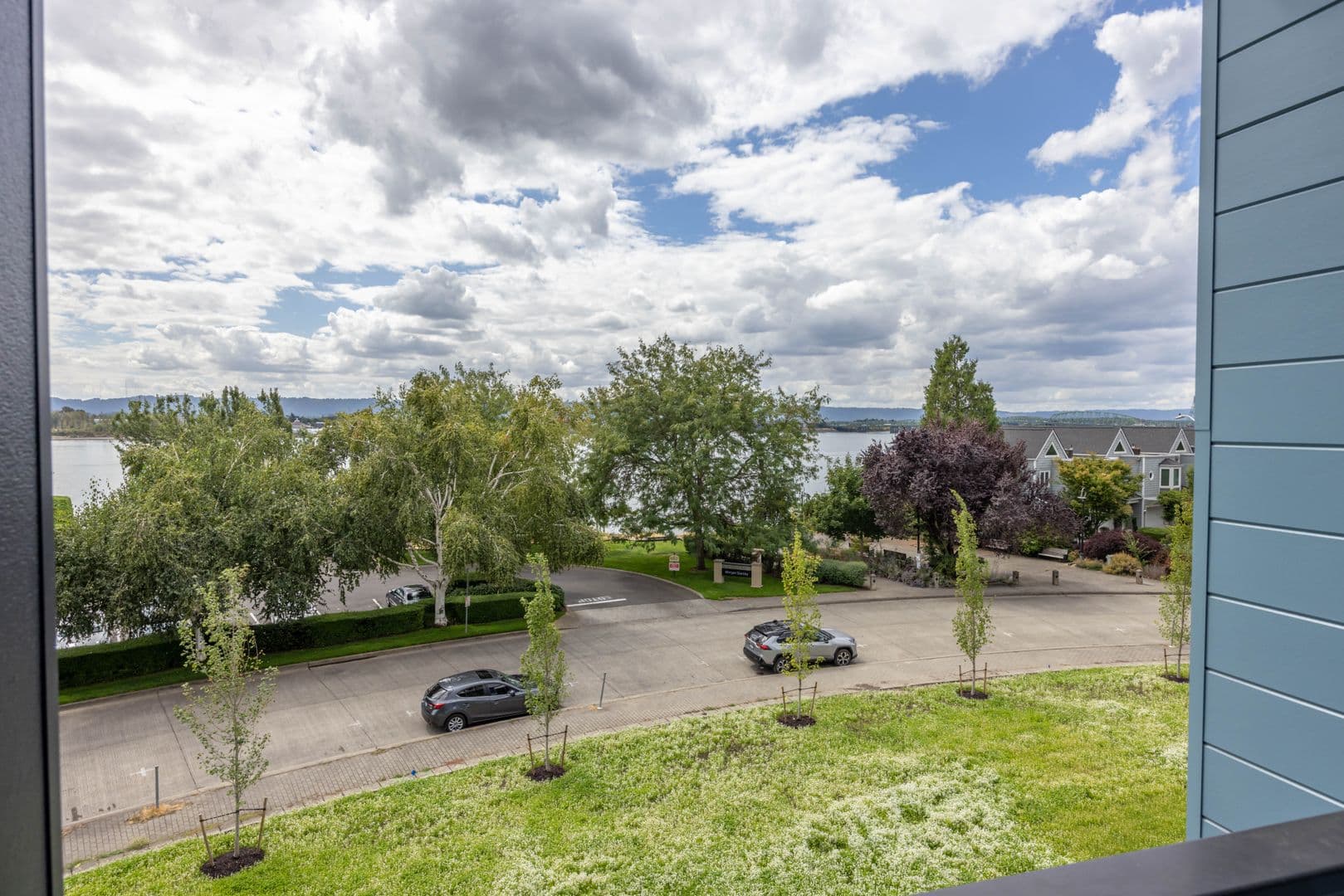 Vancouver Townhome: 1716 SE Columbia River Dr.