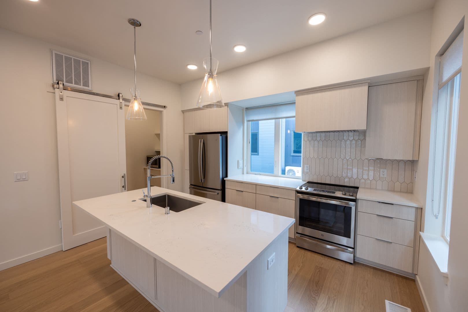 Vancouver Townhome: 1716 SE Columbia River Dr.