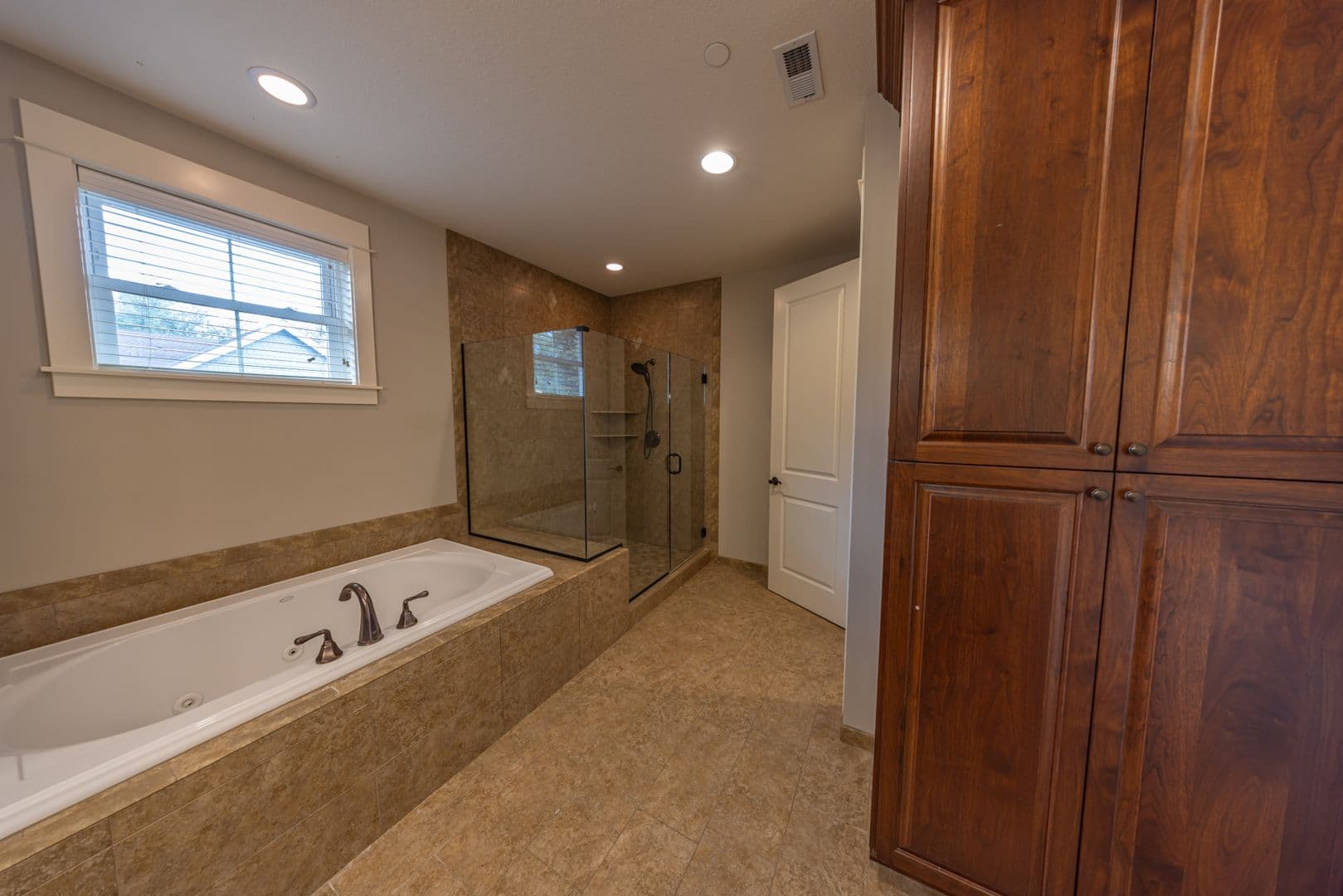 Camas Townhome: 4122 NW 77th Ave.