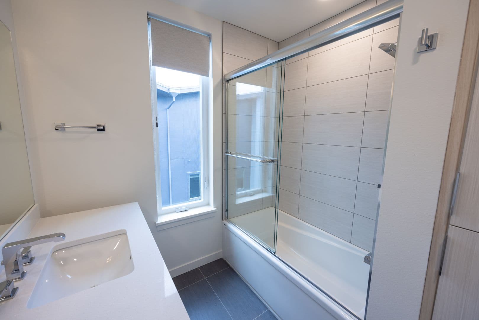 Vancouver Townhome: 1716 SE Columbia River Dr.