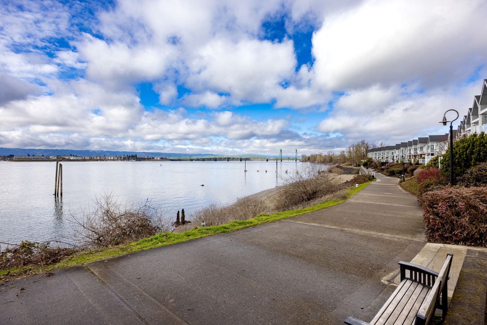Vancouver Townhome: 1716 SE Columbia River Dr.