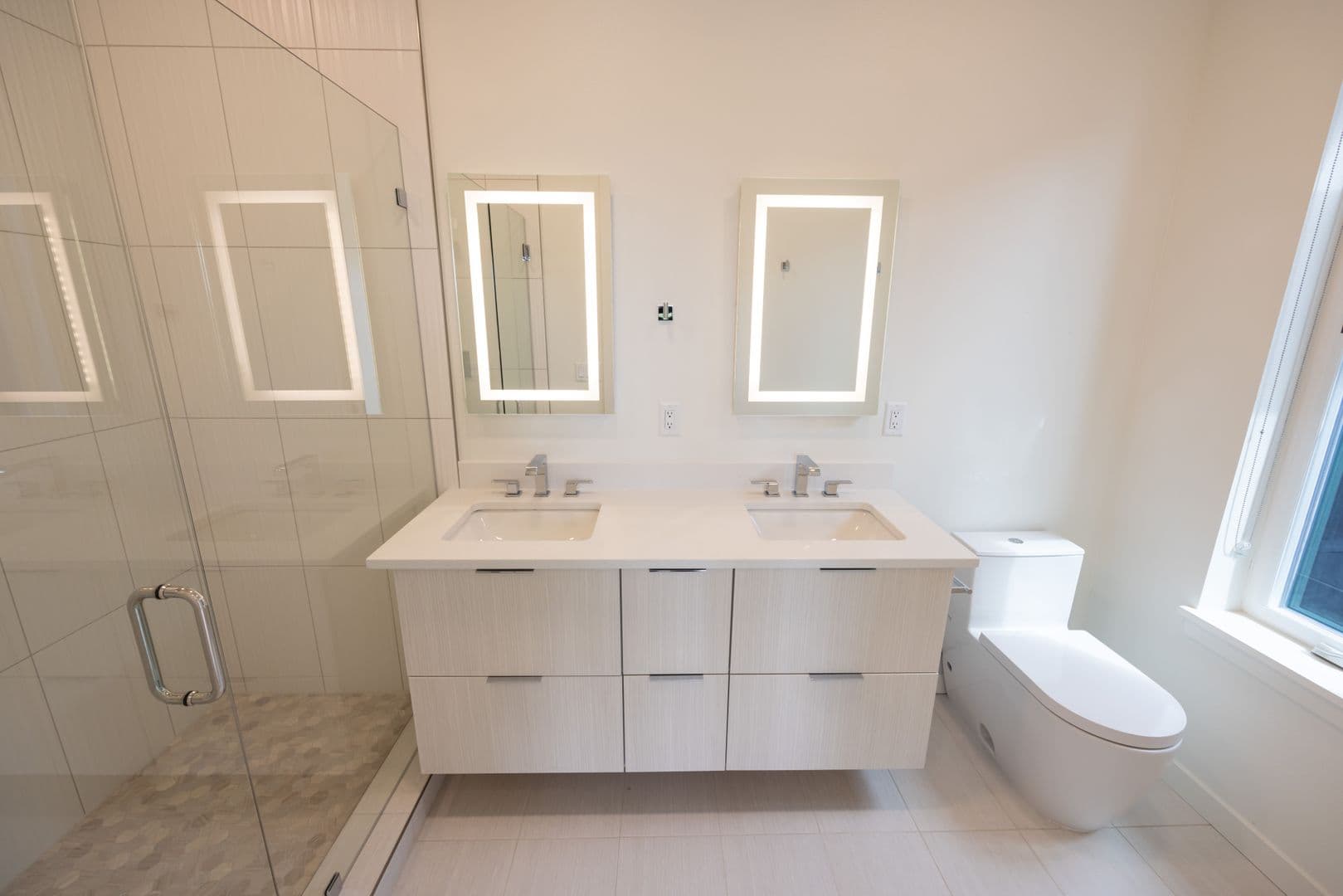 Vancouver Townhome: 1716 SE Columbia River Dr.