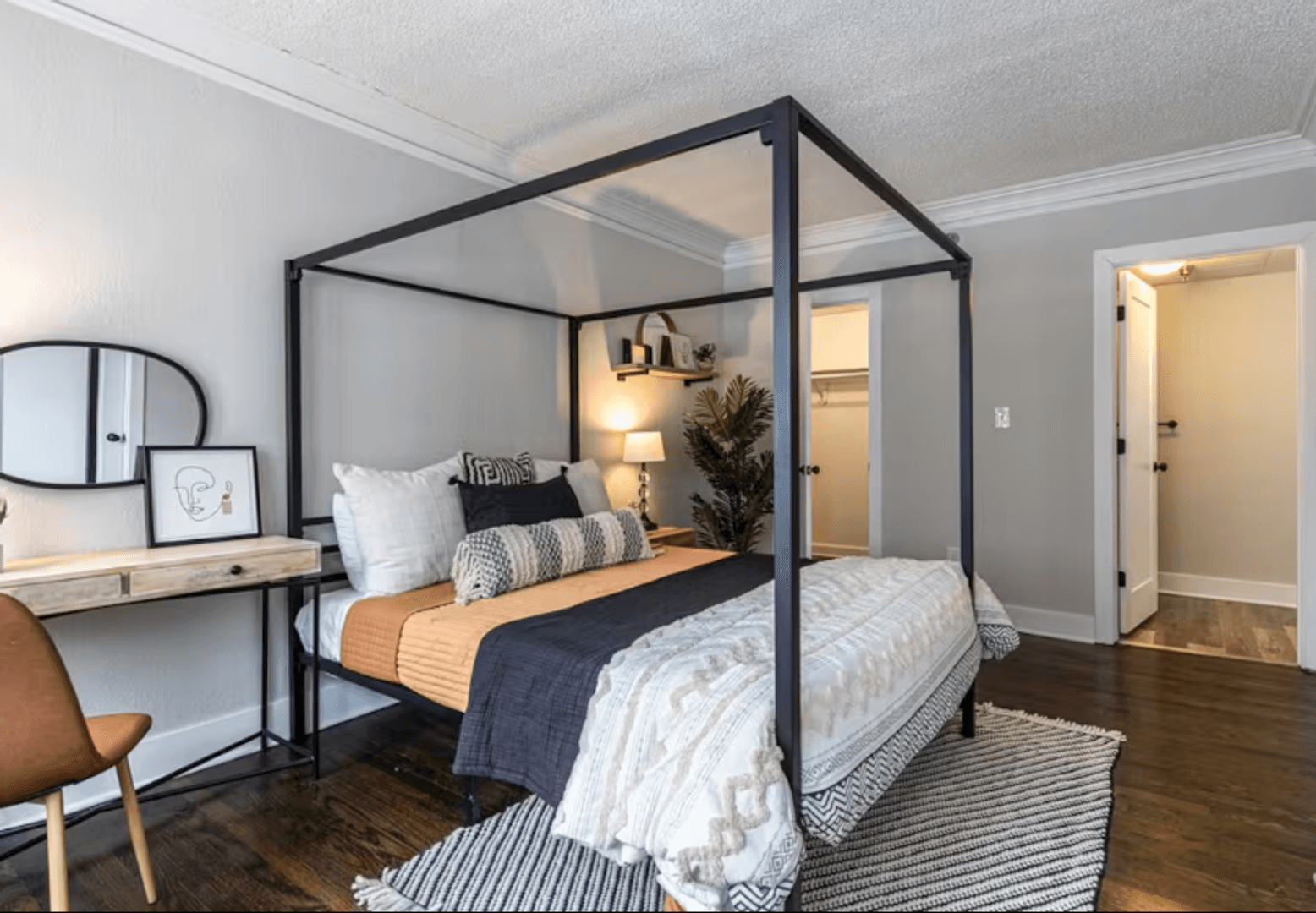 Kansas City Apartment: 409 E Armour Blvd