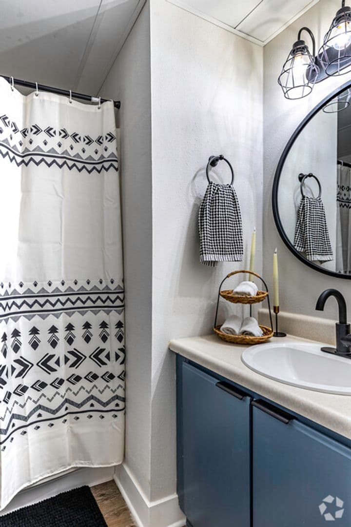Kansas City Apartment: 409 E Armour Blvd