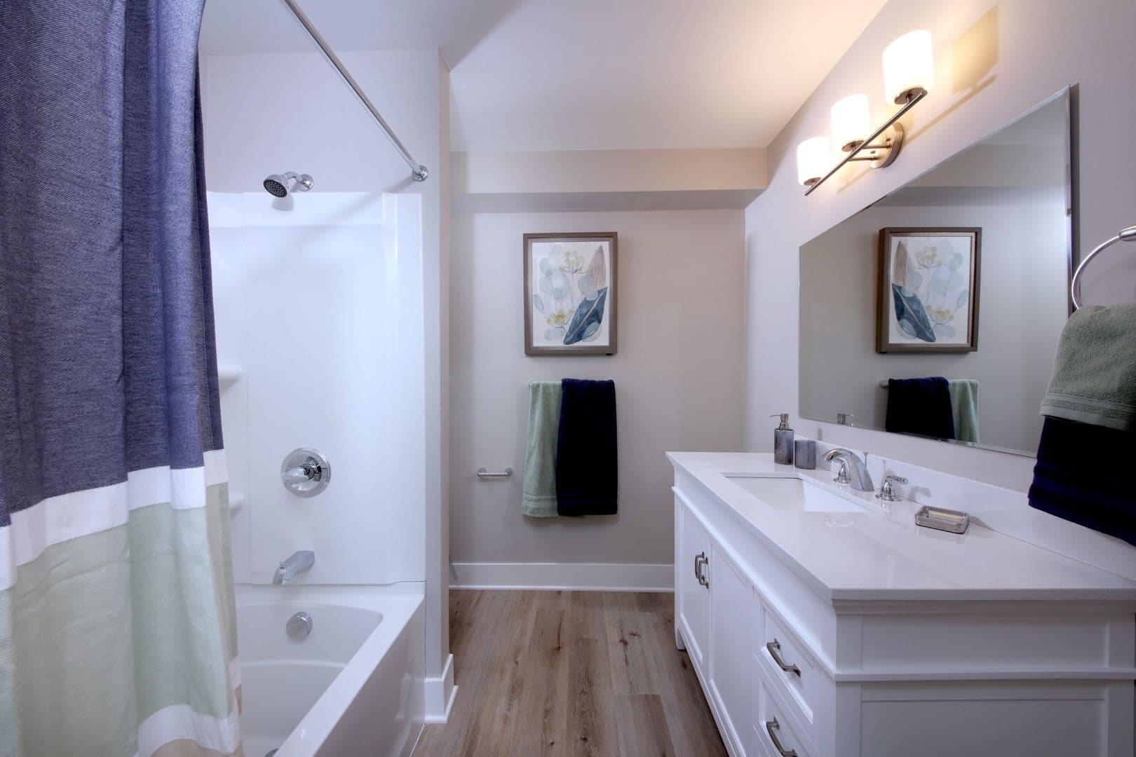Kentwood Apartment: 3512 E Paris Ave SE