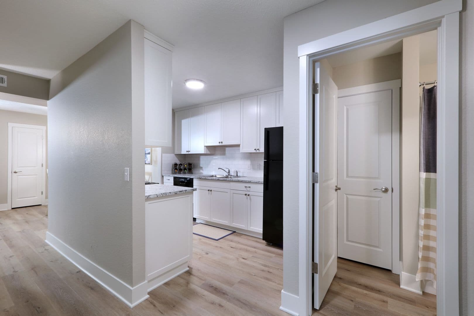 Kentwood Apartment: 3512 E Paris Ave SE