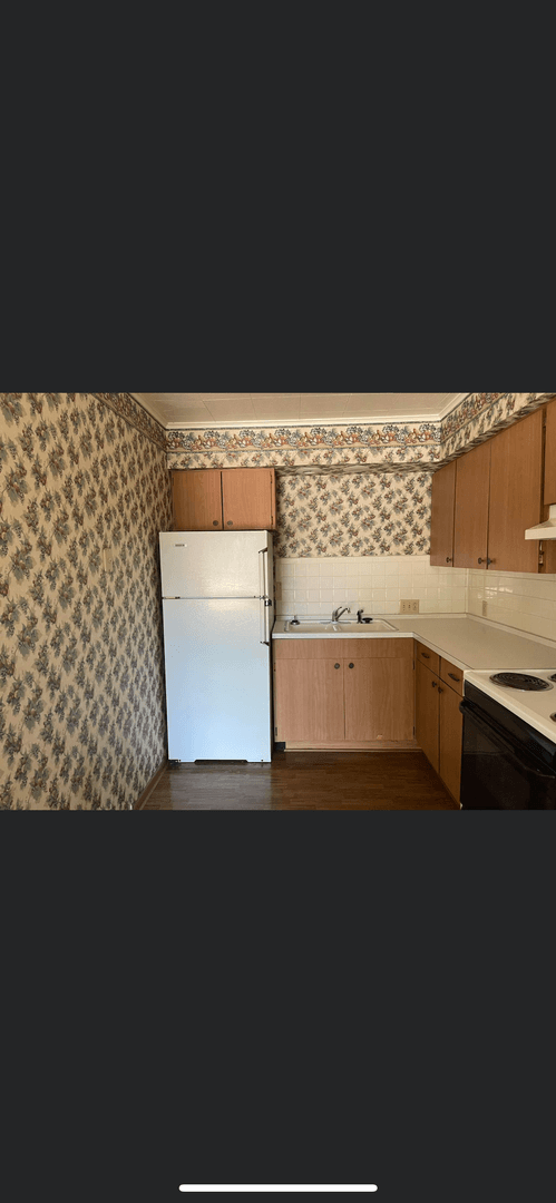 Lebanon House: 387 N. Adams #4