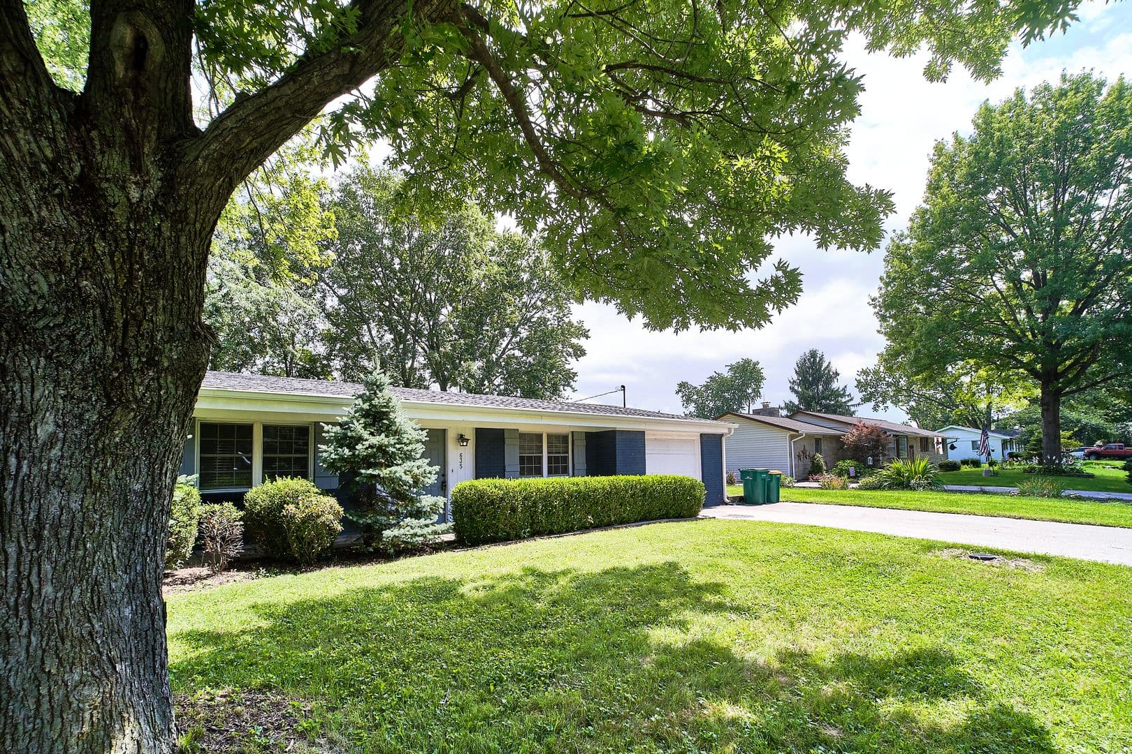 Zionsville House: 635 Lake view Dr.