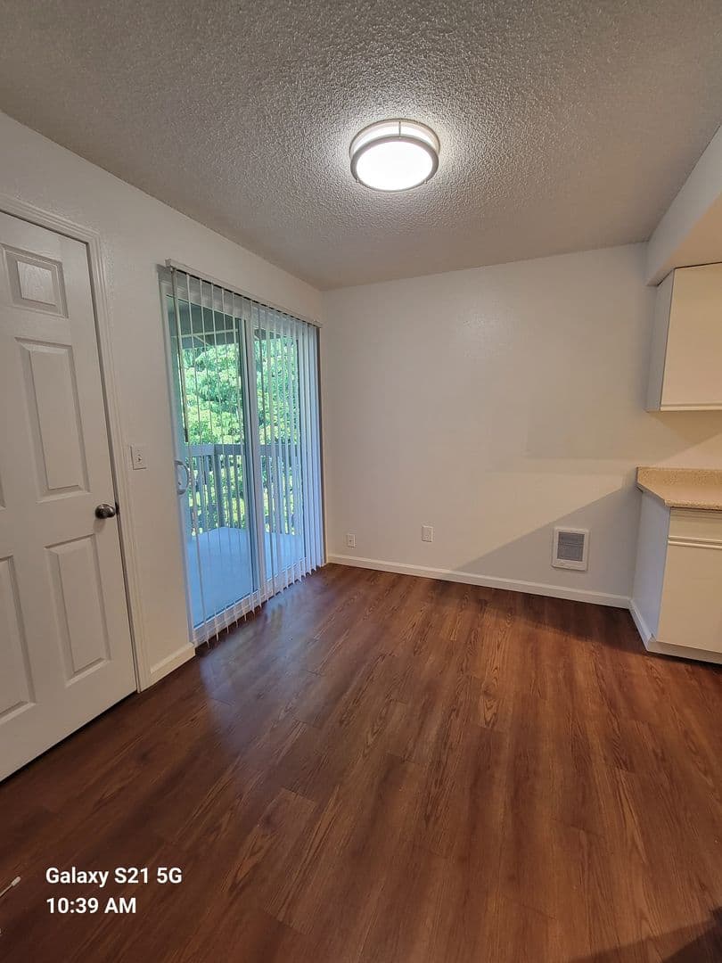 Federal Way Apartment: 2220 SW 337th Pl