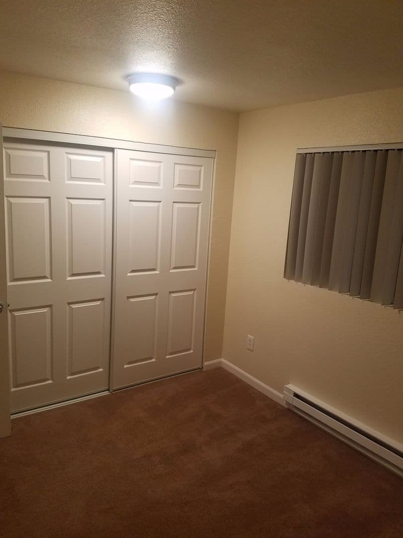 Federal Way Apartment: 2220 SW 337th Pl