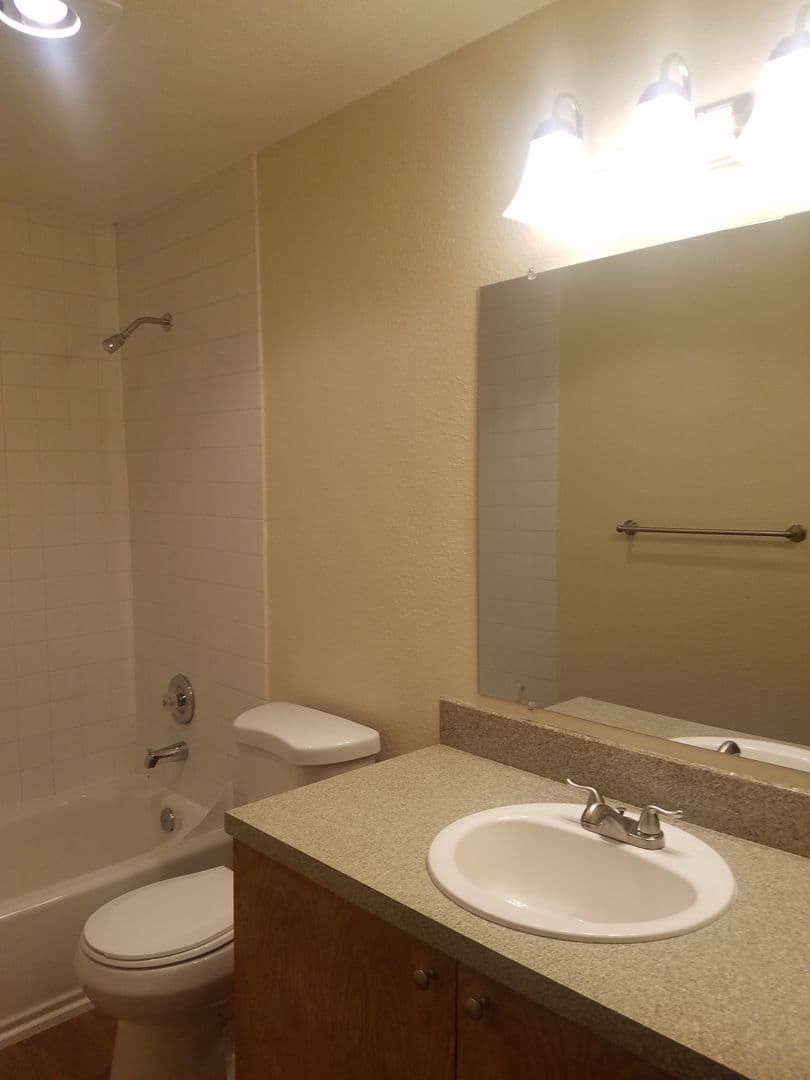Federal Way Apartment: 2220 SW 337th Pl