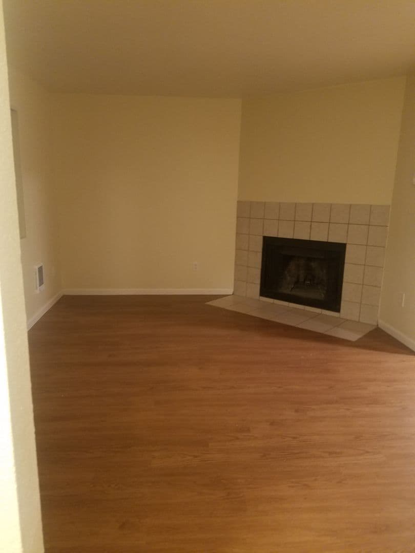 Federal Way Apartment: 2220 SW 337th Pl
