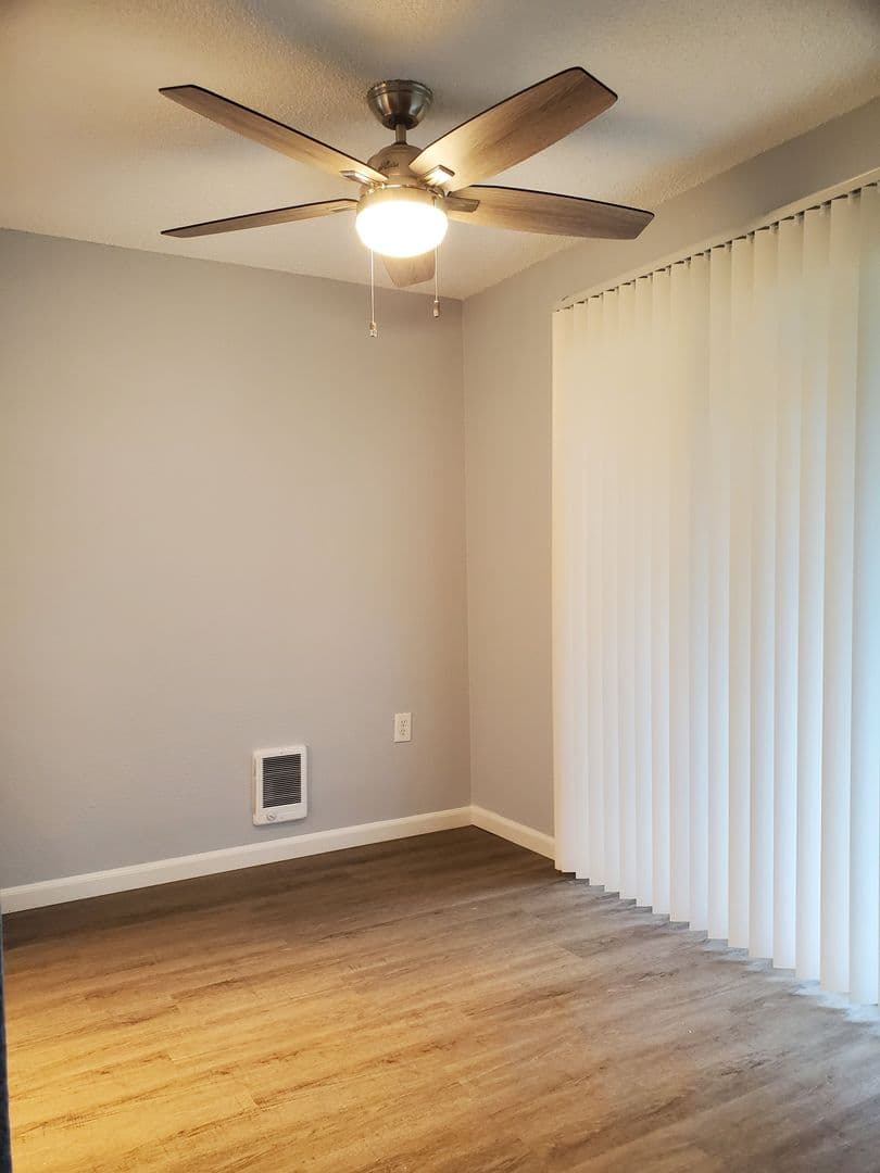 Federal Way Apartment: 2220 SW 337th Pl