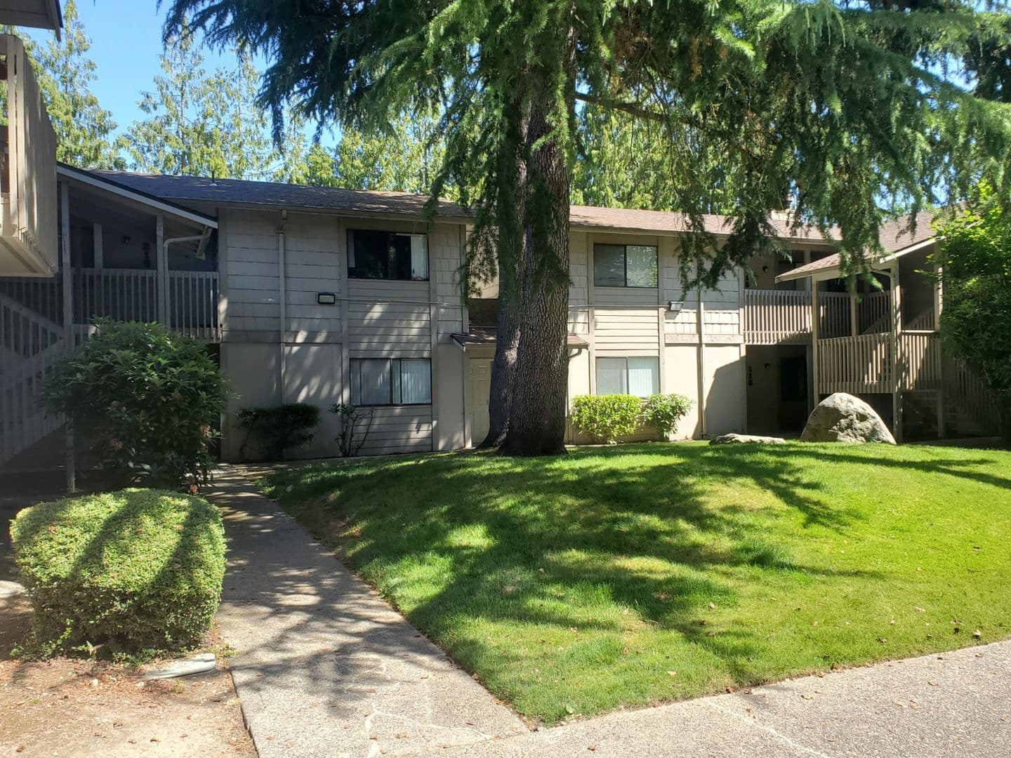 Federal Way Apartment: 2220 SW 337th Pl