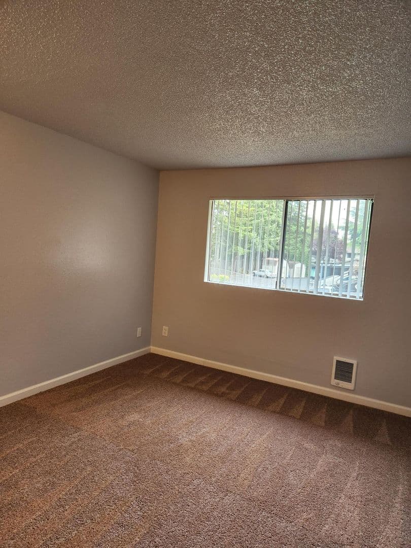 Federal Way Apartment: 2220 SW 337th Pl