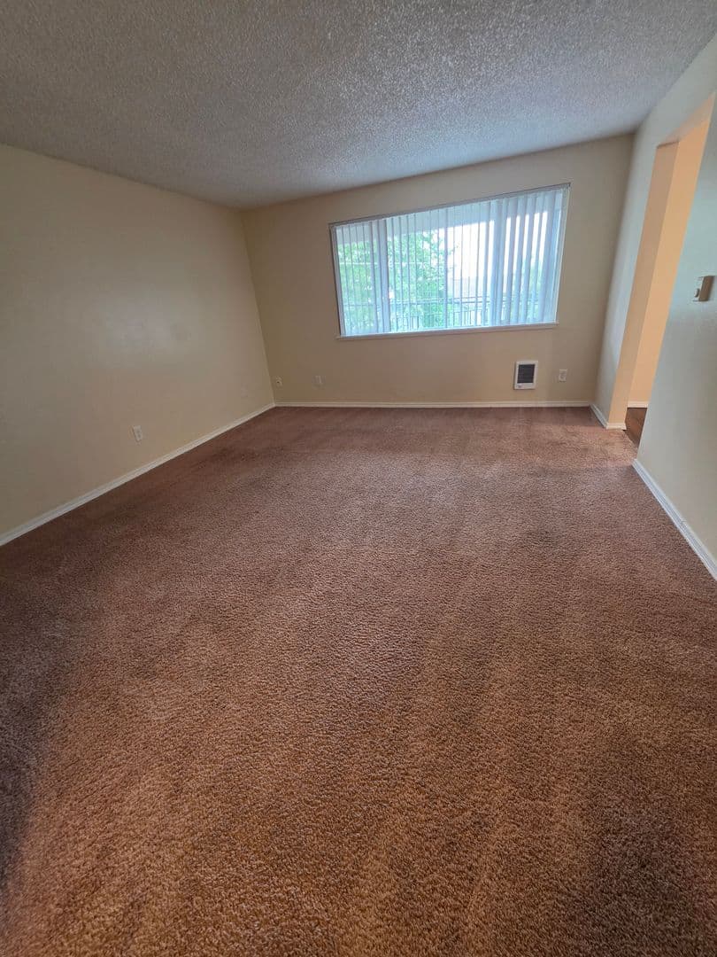 Burien Apartment: 13227 Ambaum Blvd. SW