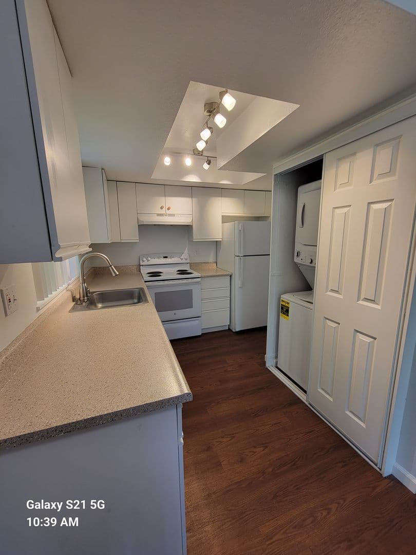 Federal Way Apartment: 2220 SW 337th Pl