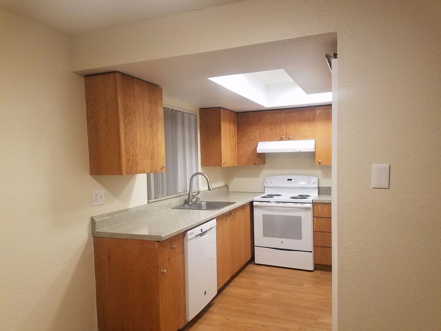 Federal Way Apartment: 2220 SW 337th Pl