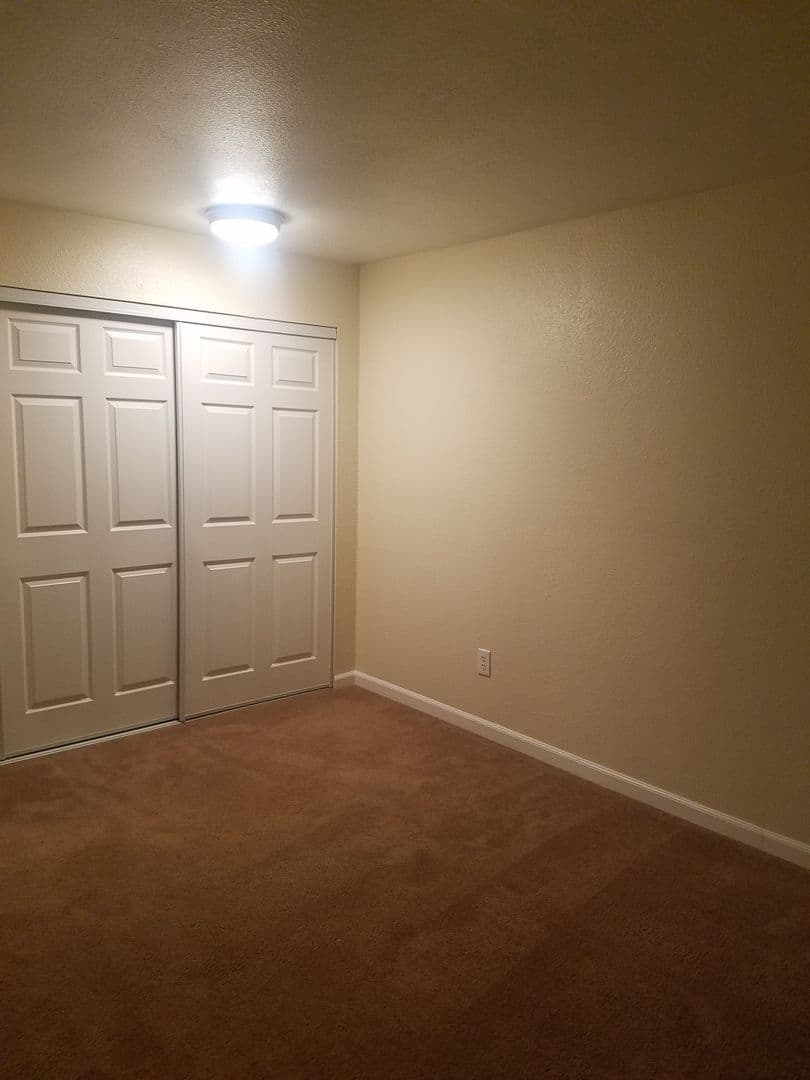 Federal Way Apartment: 2220 SW 337th Pl