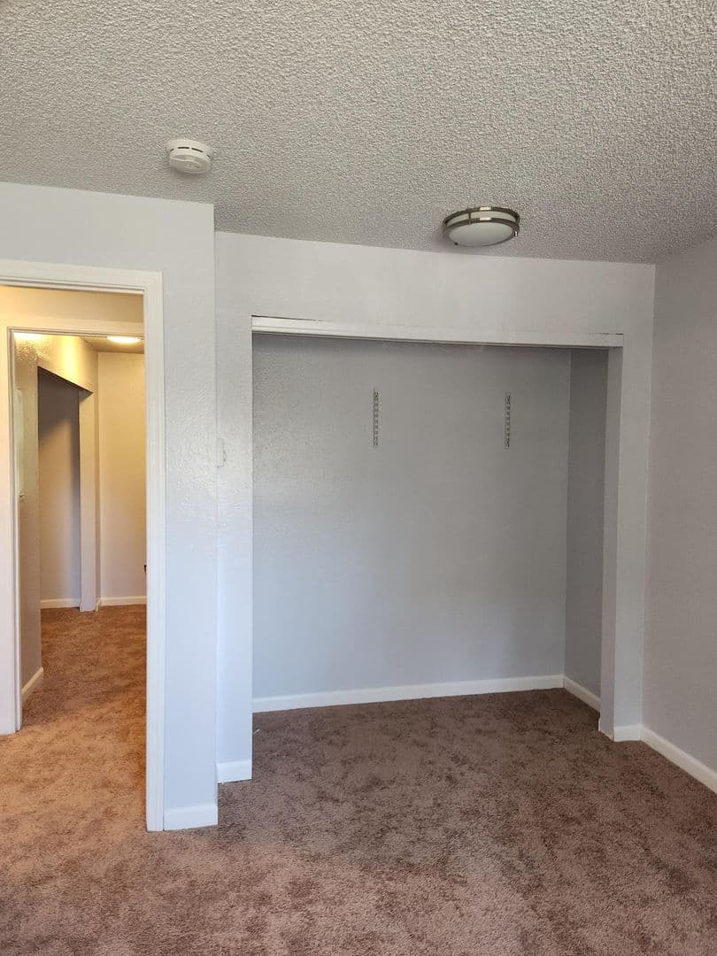 Federal Way Apartment: 2220 SW 337th Pl