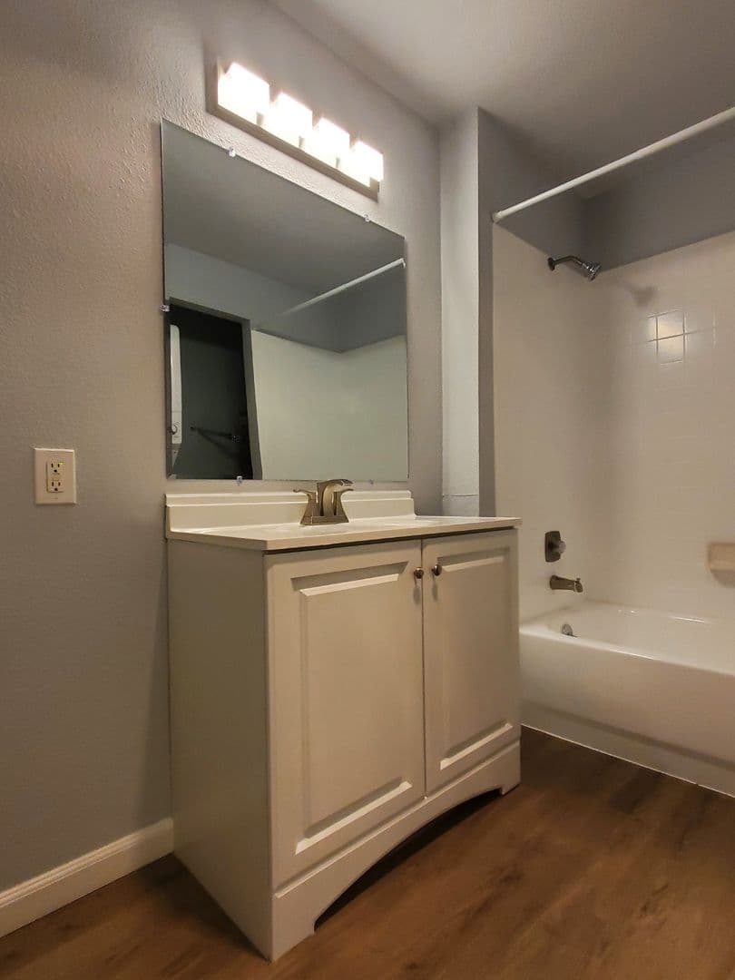 Federal Way Apartment: 2220 SW 337th Pl