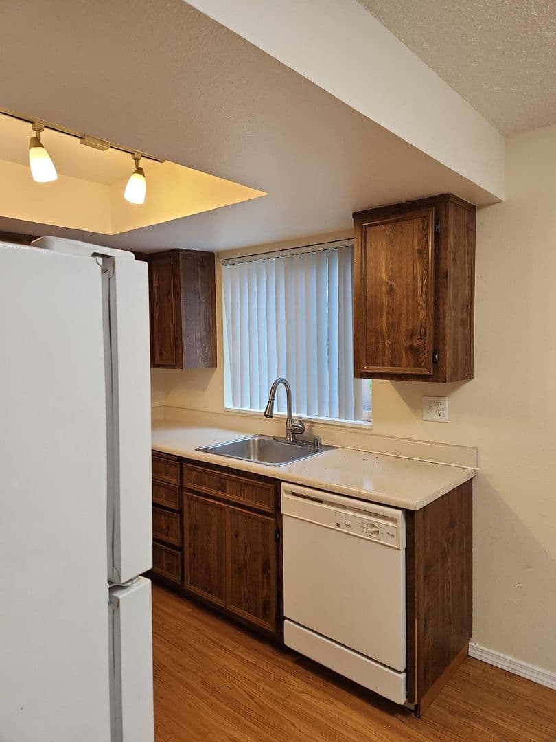 Federal Way Apartment: 2220 SW 337th Pl