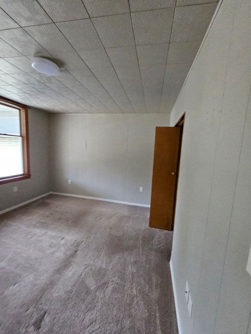 Manor Apartment: 64 race st