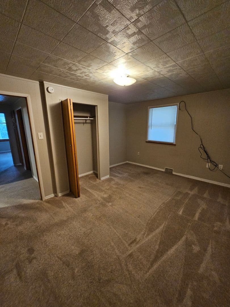Manor Apartment: 64 race st