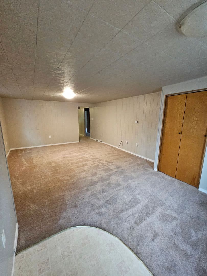 Manor Apartment: 64 race st
