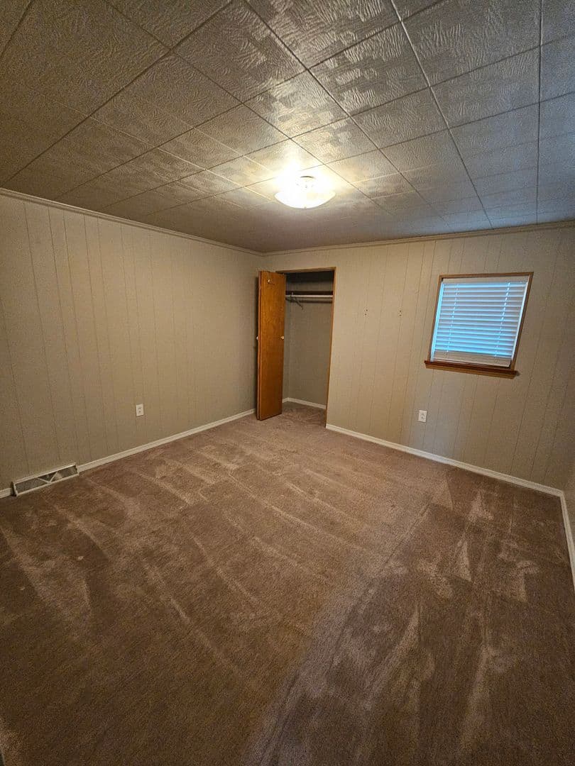 Manor Apartment: 64 race st