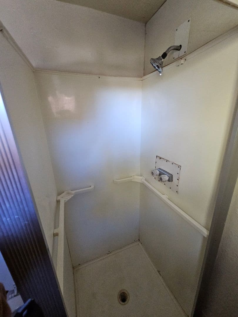 Manor Apartment: 25 Oak Street