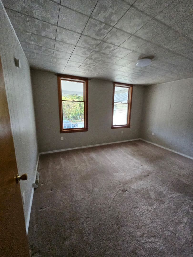Manor Apartment: 64 race st