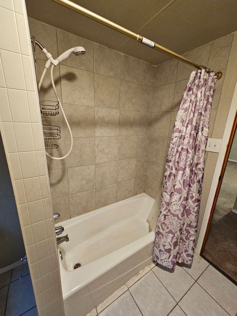 Manor Apartment: 64 race st