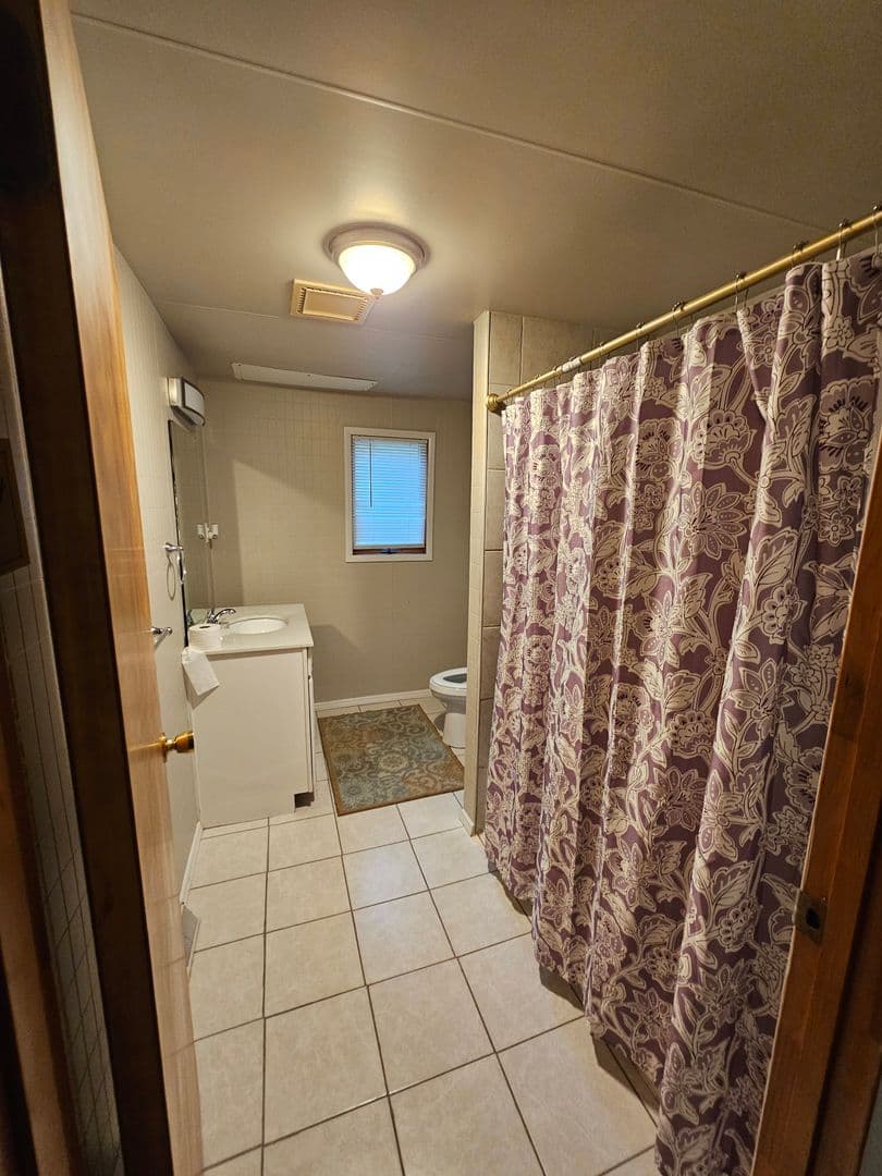 Manor Apartment: 64 race st