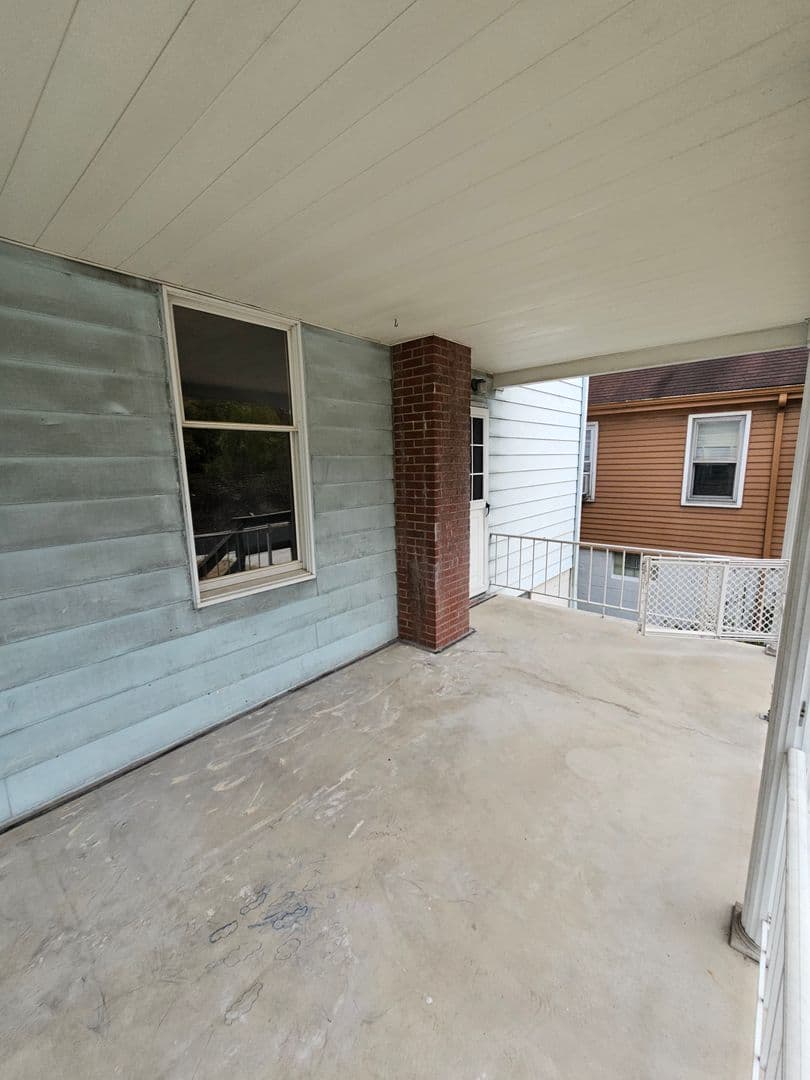 Manor Apartment: 64 race st