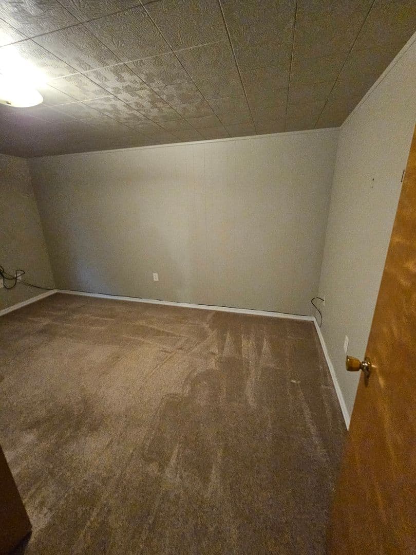 Manor Apartment: 64 race st