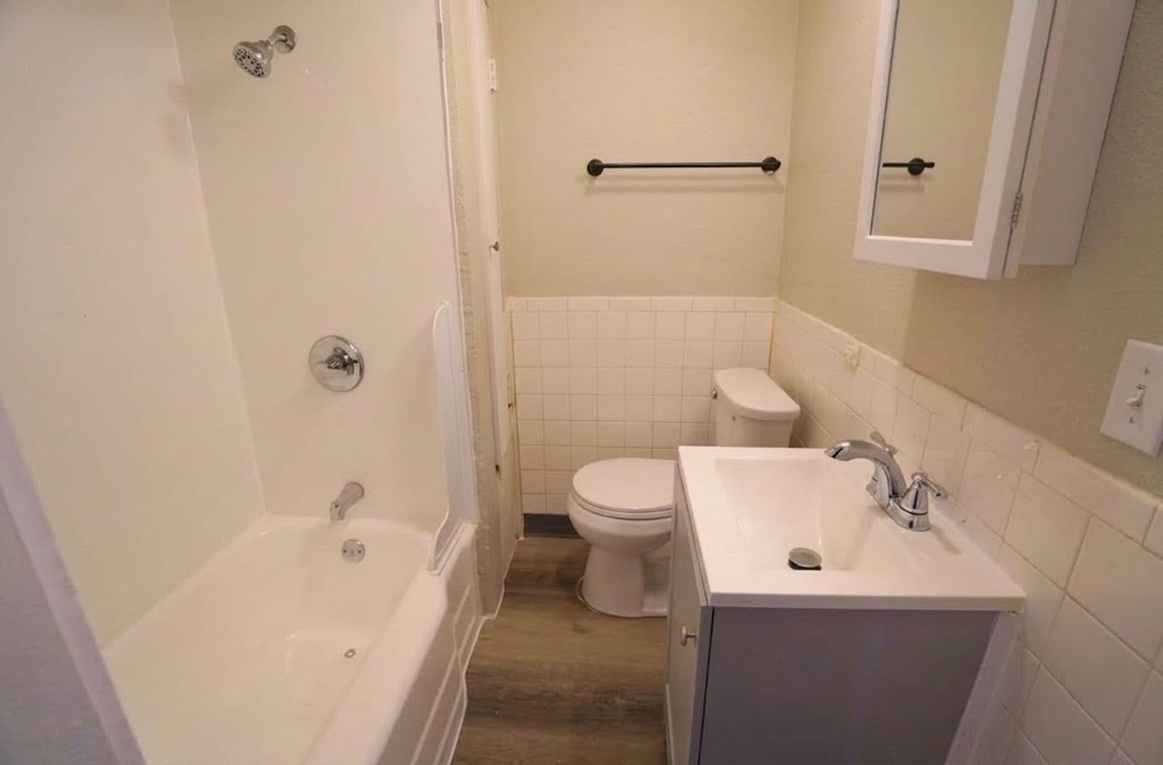 Wilmerding Apartment: 221 5th St