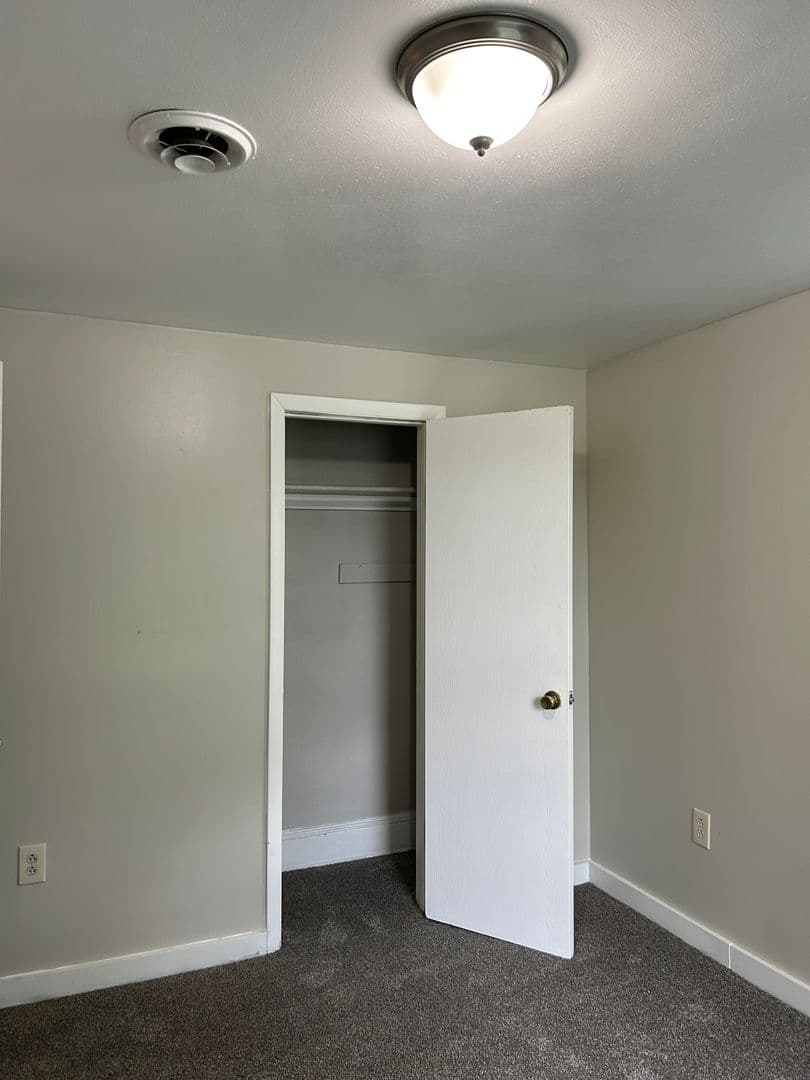 Fulton Apartment: 314 W 5th St S