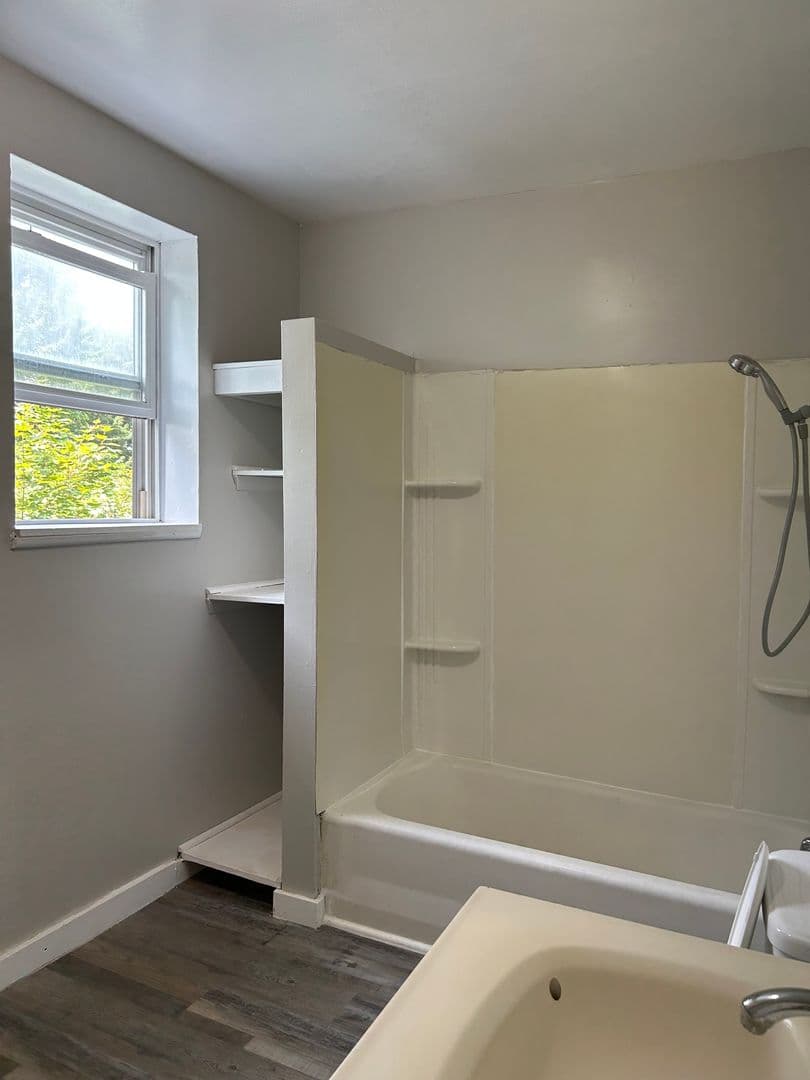 Fulton Apartment: 314 W 5th St S