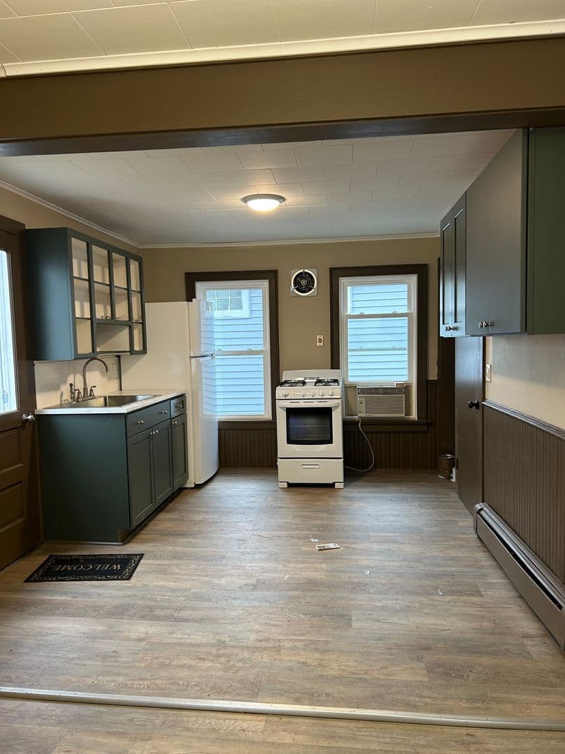 Oswego House: 140 E 9th St.