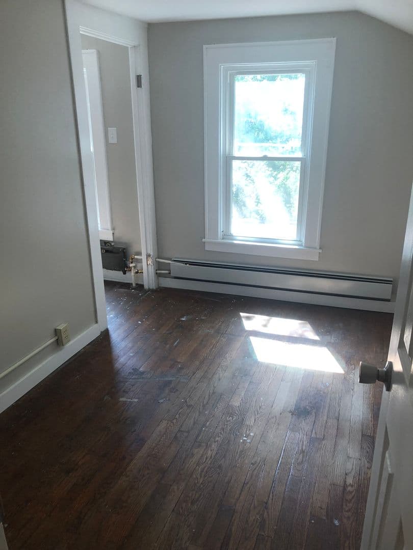 Liverpool House: 209 3rd St.