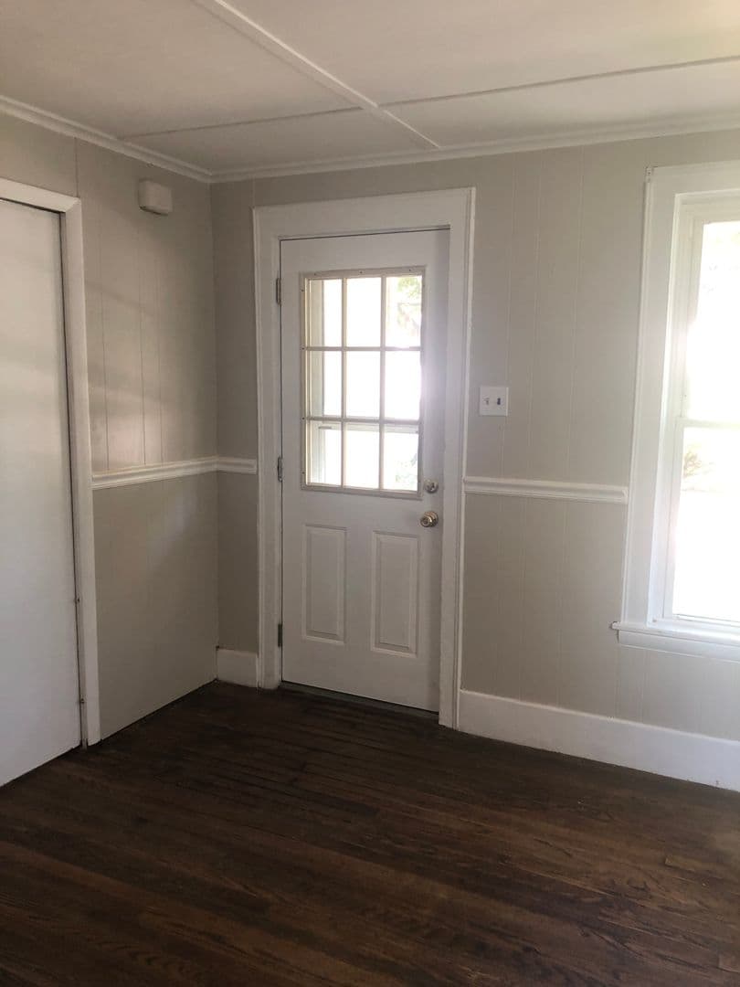 Liverpool House: 209 3rd St.