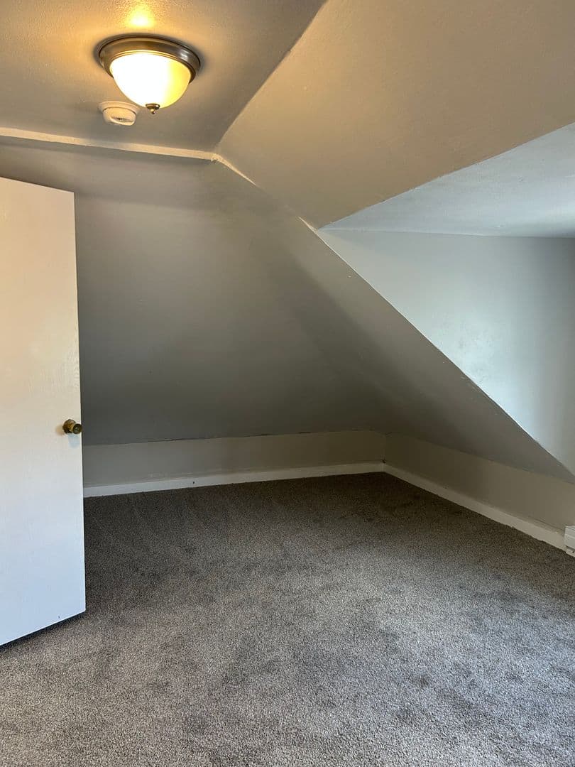 Fulton Apartment: 314 W 5th St S