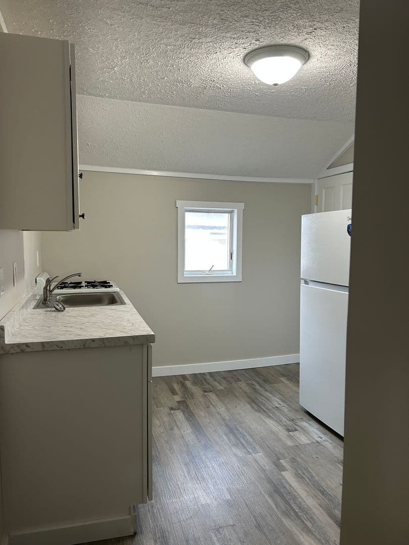 Fulton Apartment: 7 S 4th St