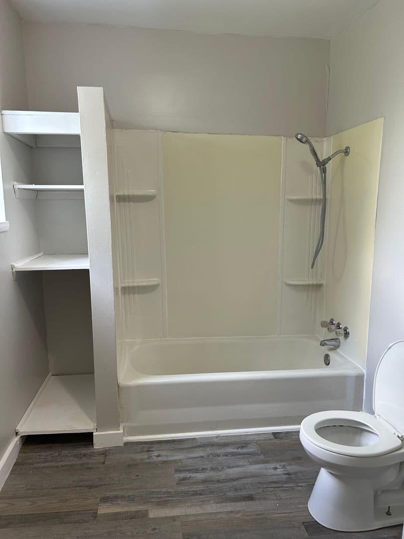 Fulton Apartment: 314 W 5th St S
