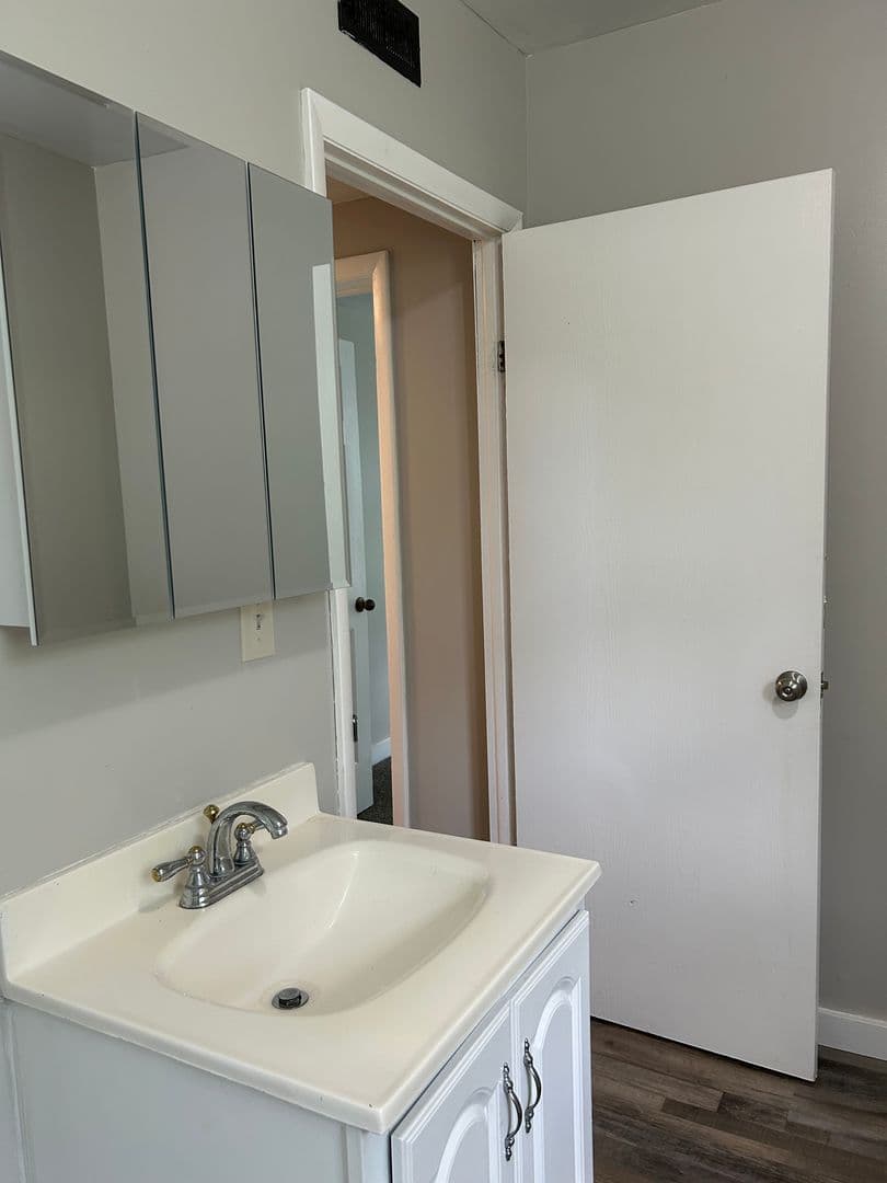 Fulton Apartment: 314 W 5th St S