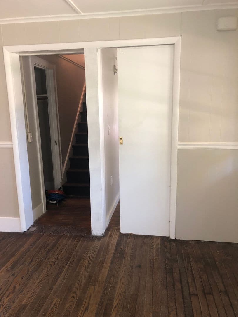Liverpool House: 209 3rd St.